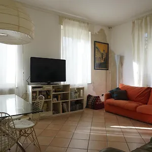 Moderno A 2 Passi Dal Duomo Di Parma